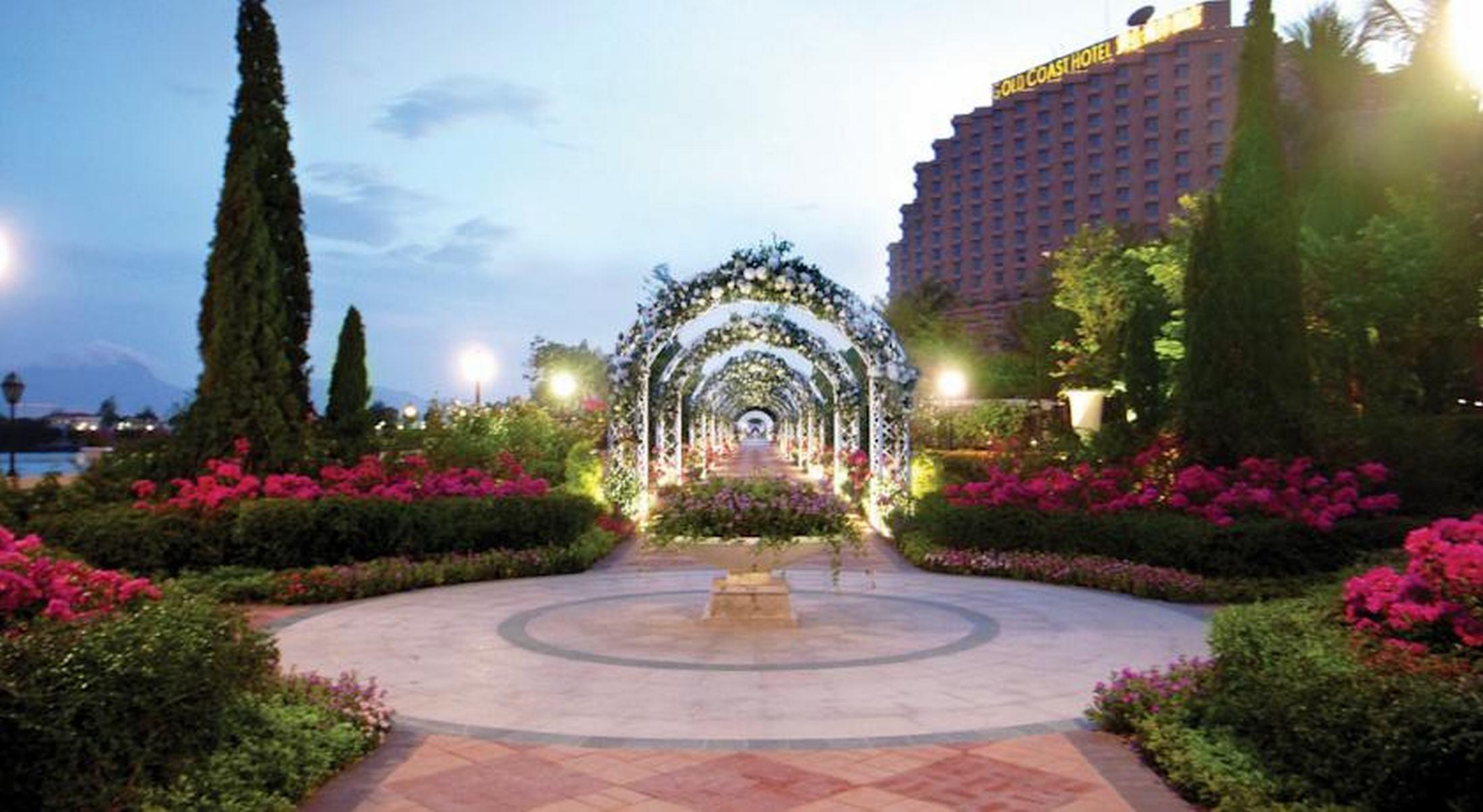 Hong Kong Gold Coast Hotel Dış mekan fotoğraf Rose Garden