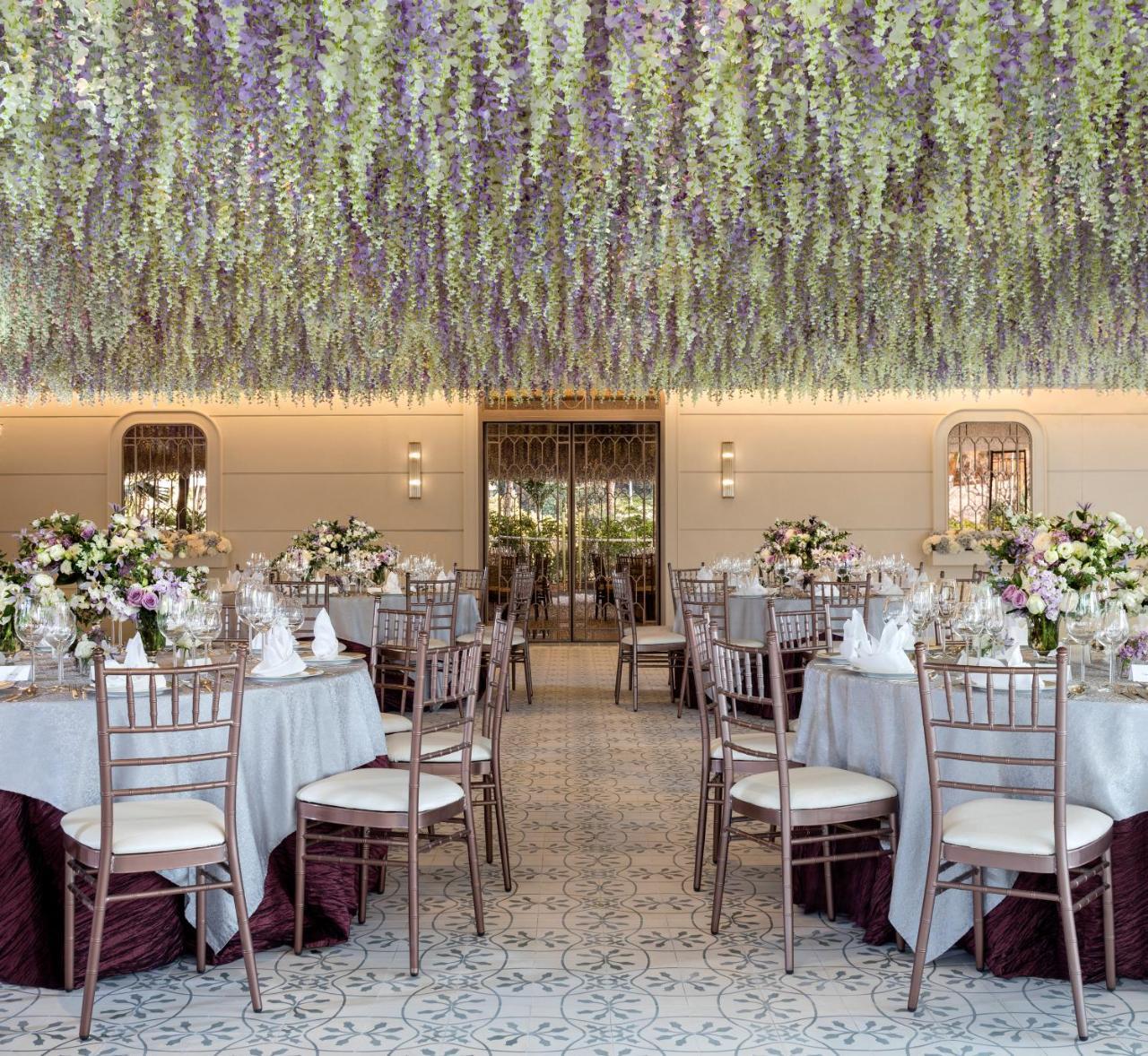 Hong Kong Gold Coast Hotel Dış mekan fotoğraf The Wisteria Room