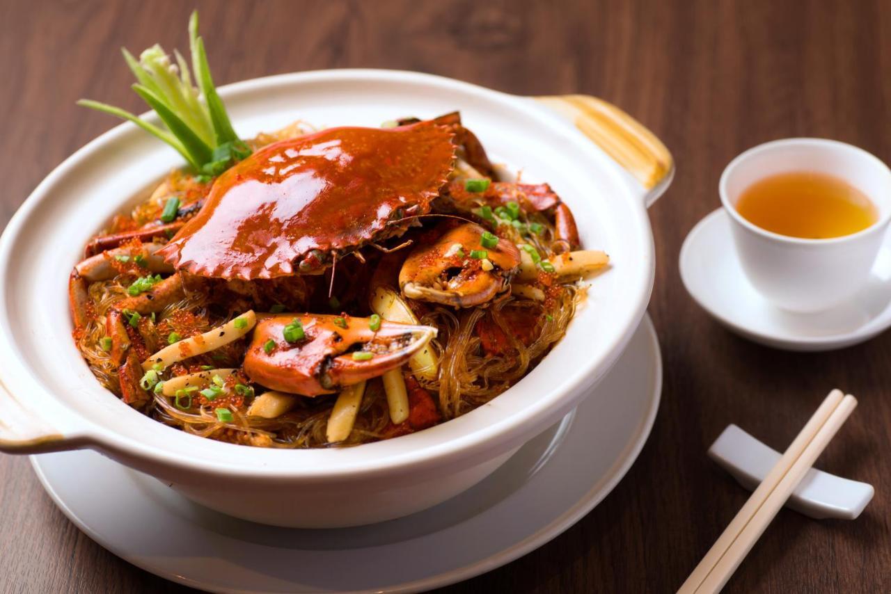 Hong Kong Gold Coast Hotel Dış mekan fotoğraf Chilli mud crab
